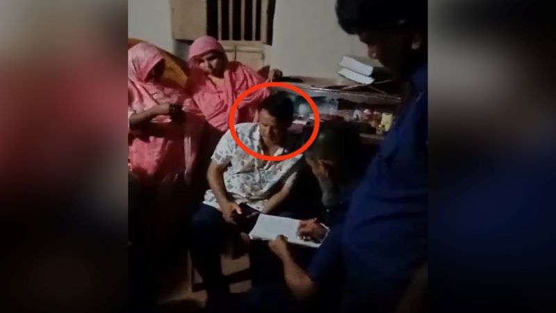 প্রেমের টানে প্রেমিকার বাড়িতে খাদ্য কর্মকর্তা, অতঃপর...